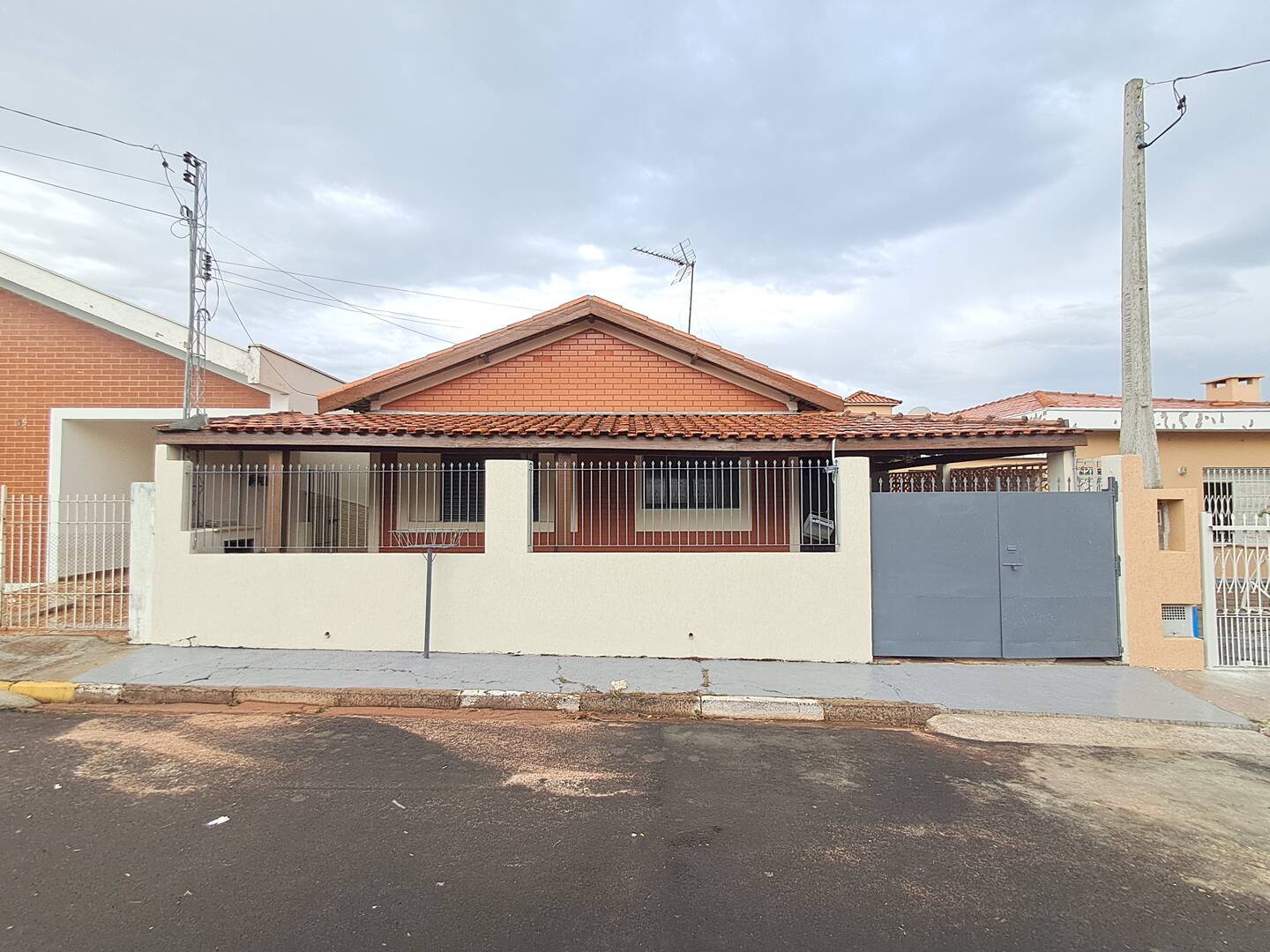 #64 - Casa para Venda em São Pedro - SP