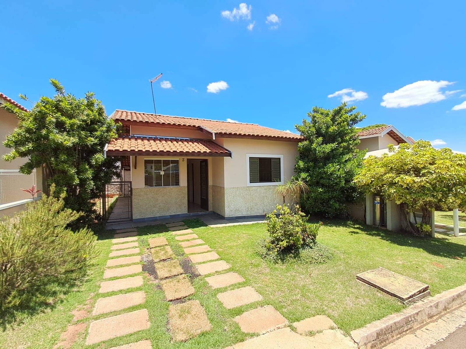 #69 - Casa para Venda em São Pedro - SP