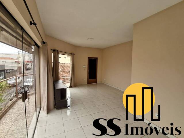 SALA AMPLA COM SACADA